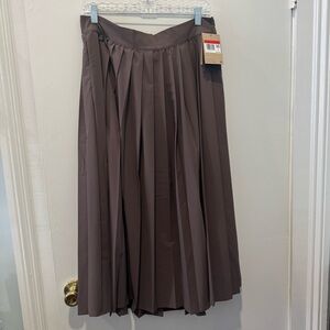 Nike 24.7 Perfect Stretch Pleated Midi Skirt